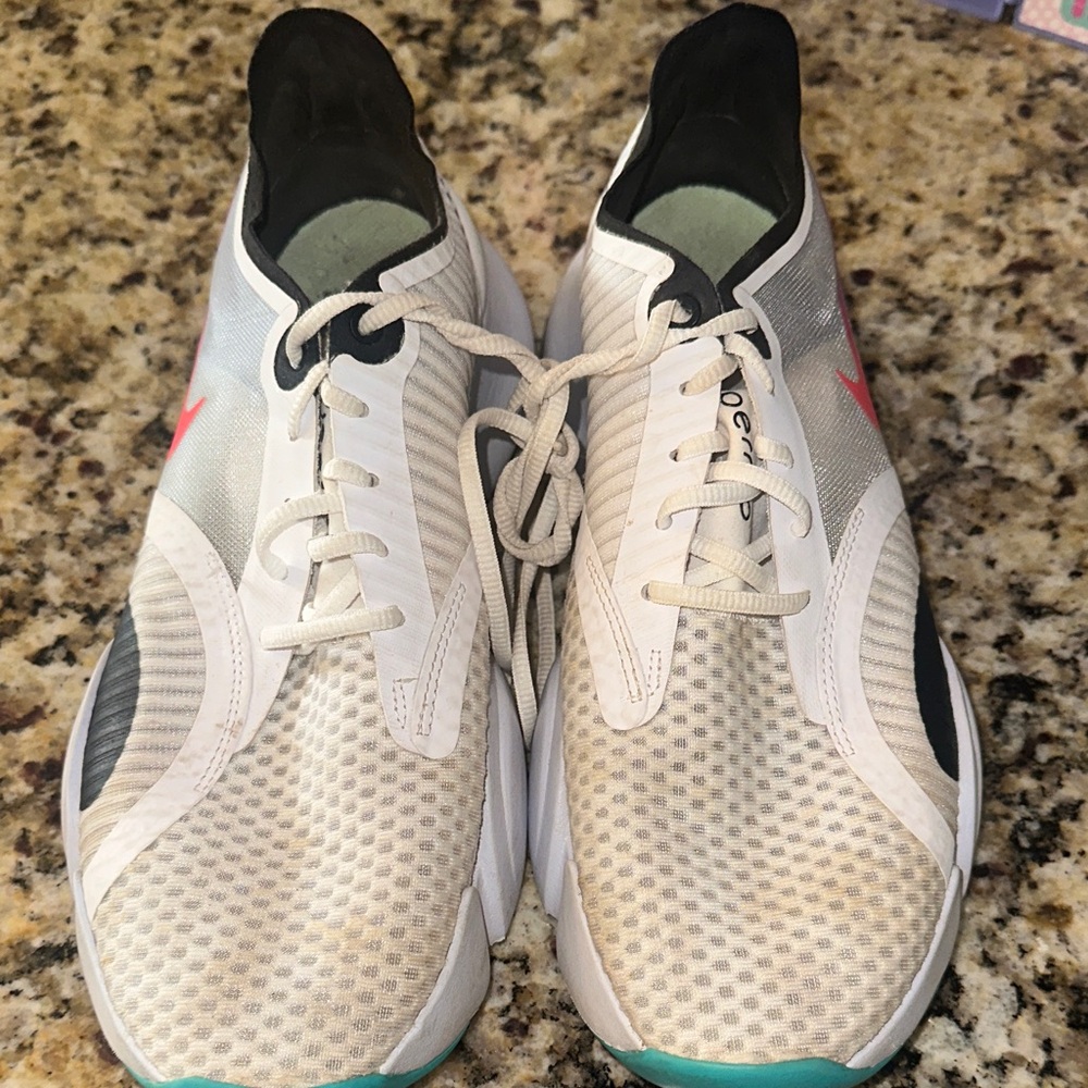 Nike White and Black Sneakers with Red Accents